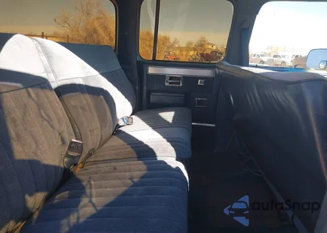 1986 GMC Suburban K1500 z USA, uszkodzony, nr VIN 1G5EK16L4GF503827